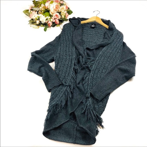 Anthropologie Sweaters - 🆕 Anthropologie Knitted Knotted Gray Fringe …